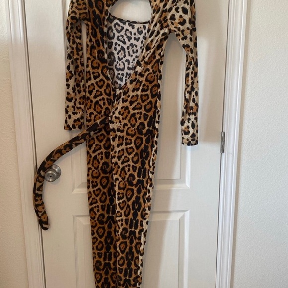 Leg Avenue Leopard Print Catsuit, Tail and accessories - Picture 4 of 7